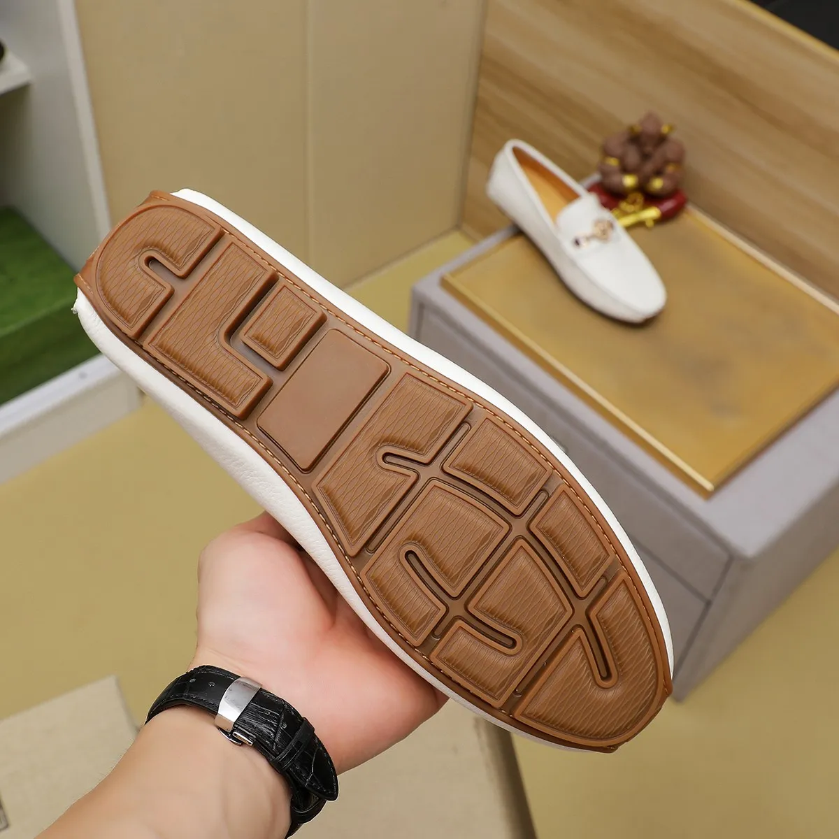 Men's shoes💰380💰🕷🕷️【 GUCCI 】Gucci's best-selling trendy men's casual slip-on shoes 🇨🇳Official website original 1:1 mold 💯Original quality, fine workmanship ☘Fashionable and versatile, perfect shape, comfortable on the feet 🍓Trendy men's recommended model, imported cowhide on the top layer 🎋High-quality pigskin lining, rubber wear-resistant and non-slip outsole, high-end atmosphere, worth owning 🍉Optional 38-44